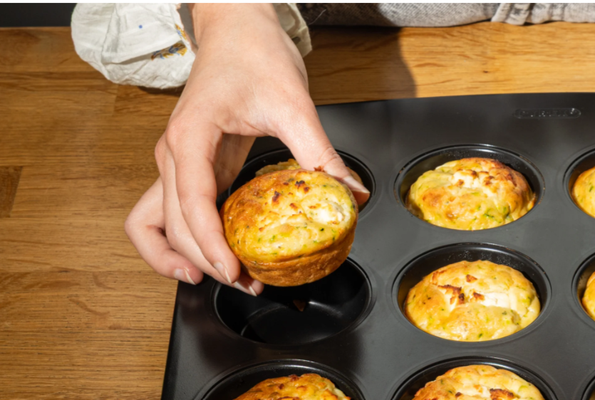 PYREX Glide 12 Cup Muffin Tray GL12BU6