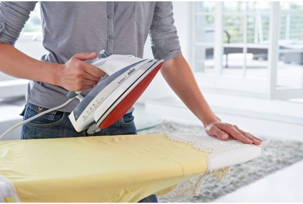 BRAUN Grey Steam Iron TS775