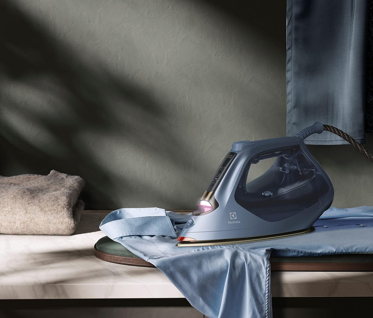 ELECTROLUX 2500W Renew 800 Steam Iron E8SI1-82BM