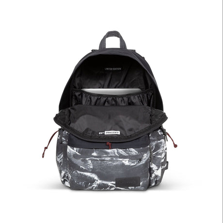 EK0A5BG79D21PADDED_MOUNT_LAB_Mount_LAB_Bla_One_eastpak_magnet_shop