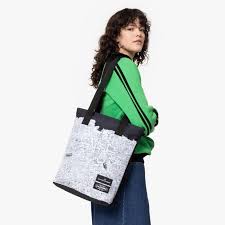 EASTPAK EK0A5BIC4Y5 SHOPP'R TOTE BASQUIAT PEGASUS
